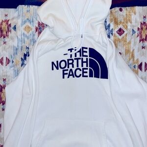 Women’s XXL NORTHFACE HOODIE.. worn twice.. it’s hard to wear and keep clean